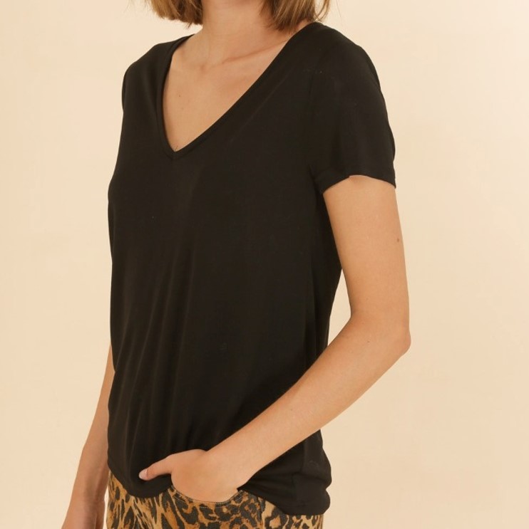 CERISE tee Black model side