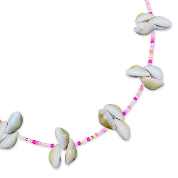 NAOME necklace Shell Close up