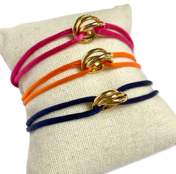 RAYEN bracelets Close up